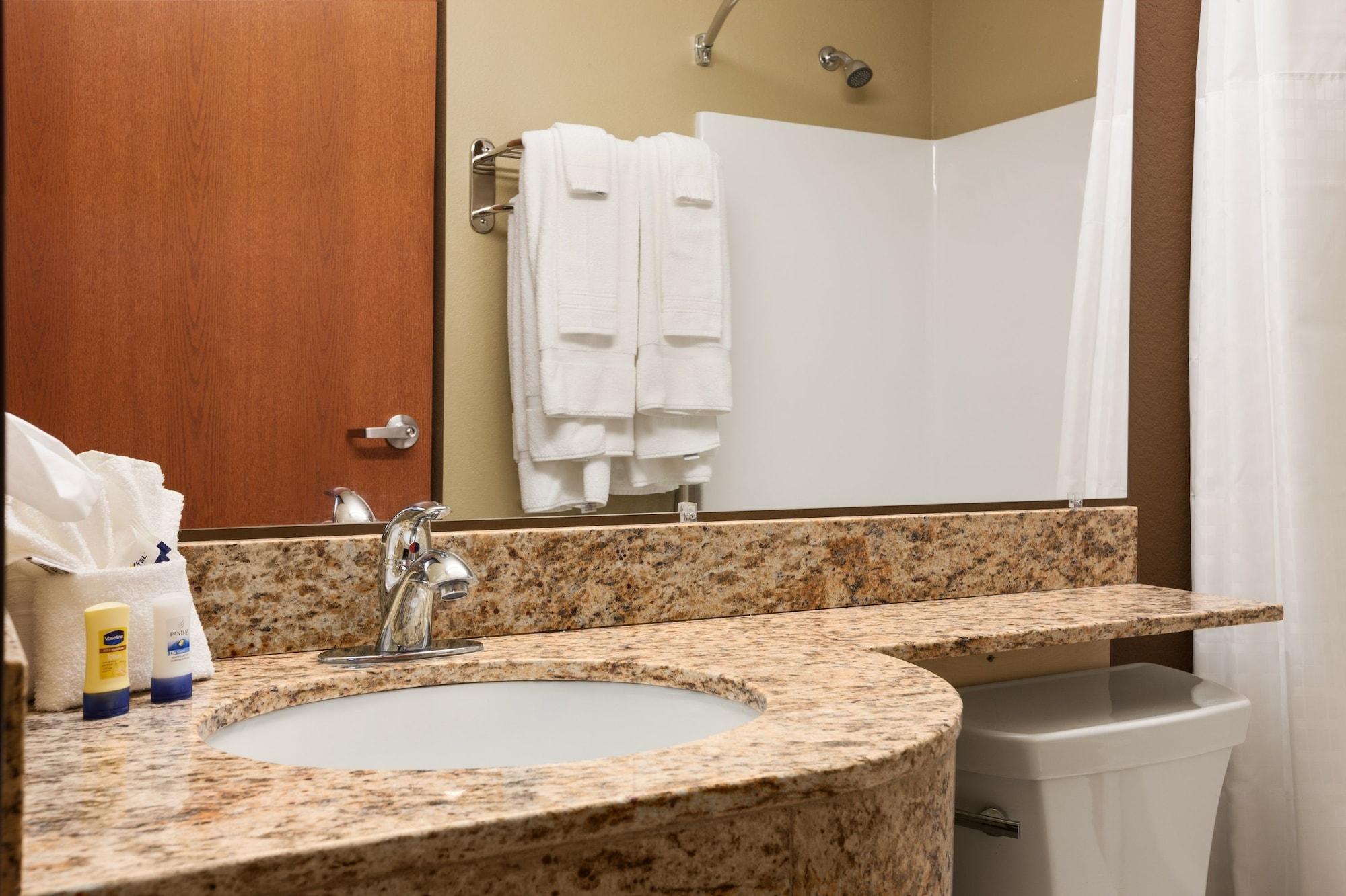 Microtel Inn & Suites Kenedy Экстерьер фото