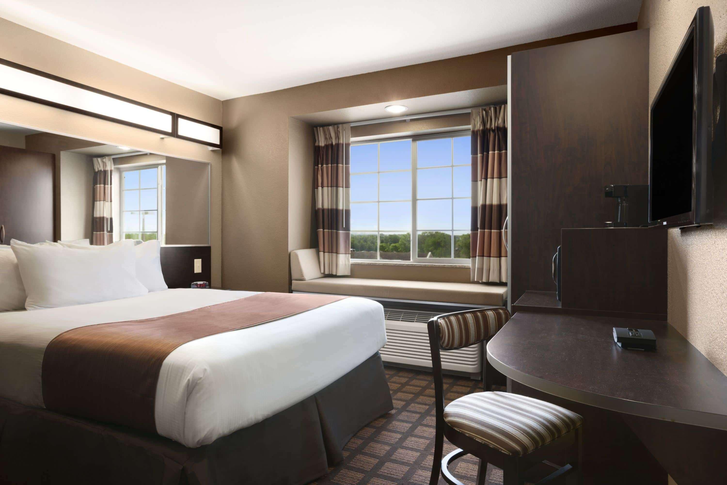 Microtel Inn & Suites Kenedy Экстерьер фото