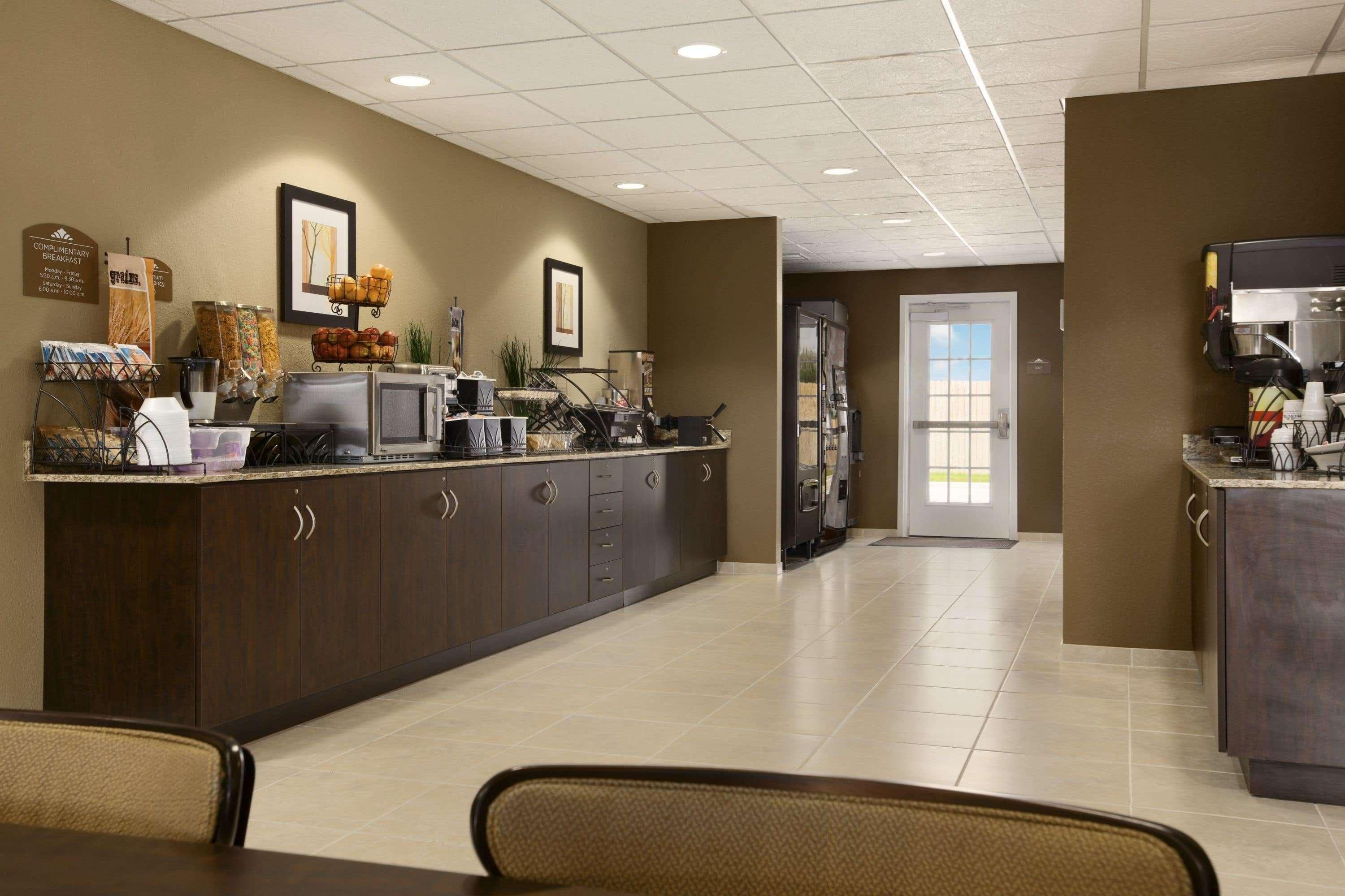 Microtel Inn & Suites Kenedy Экстерьер фото
