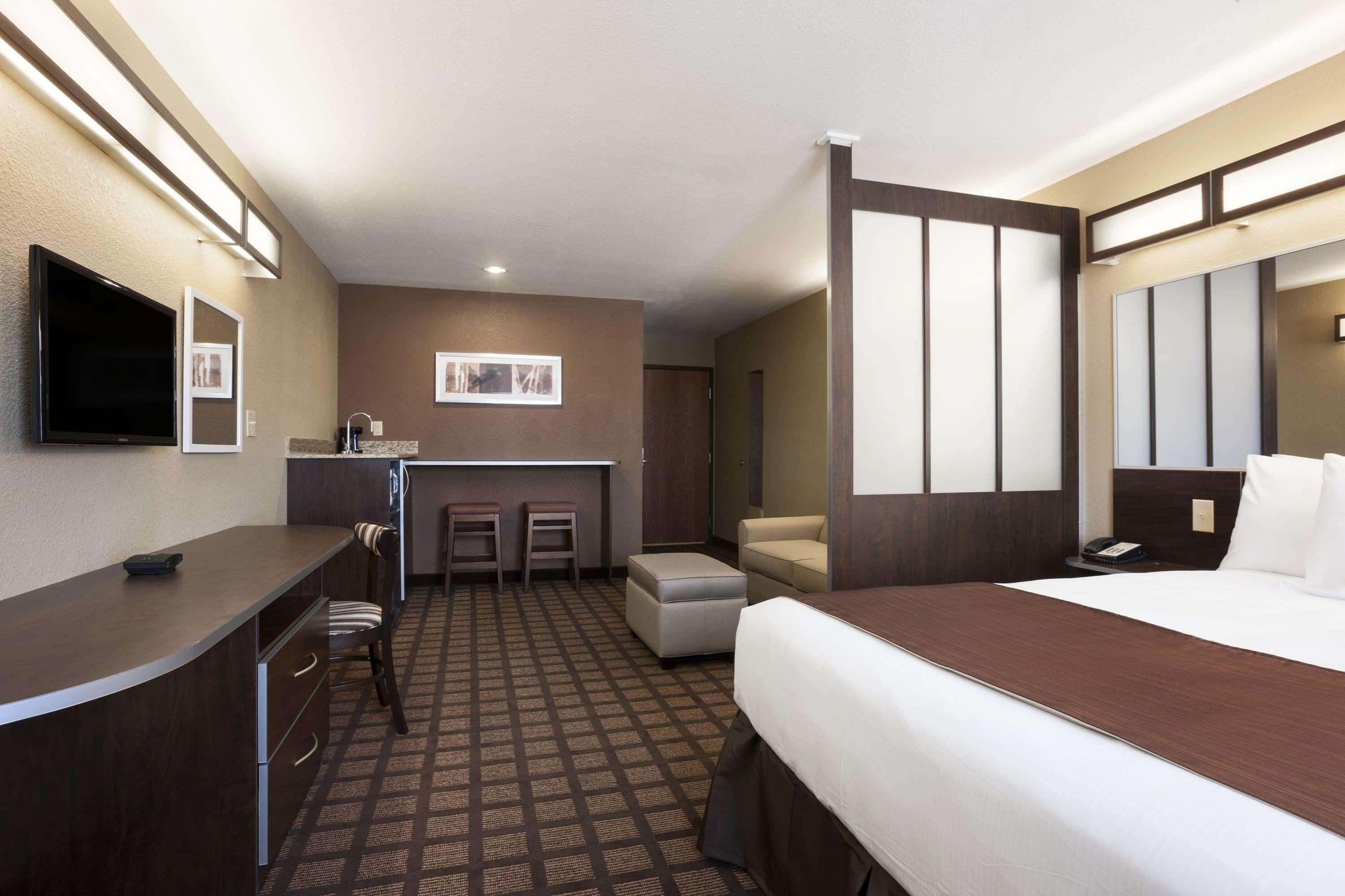 Microtel Inn & Suites Kenedy Экстерьер фото