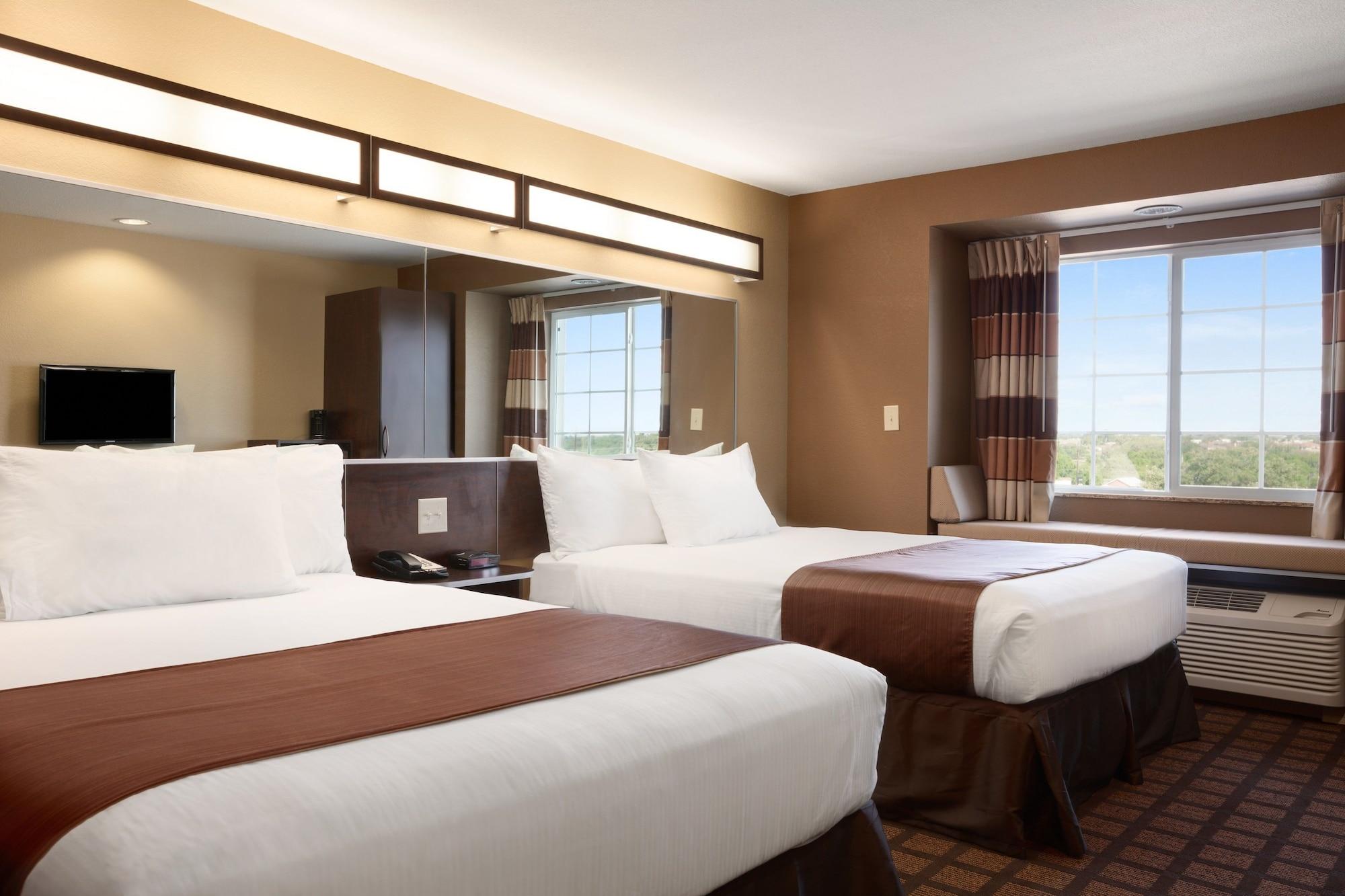 Microtel Inn & Suites Kenedy Экстерьер фото
