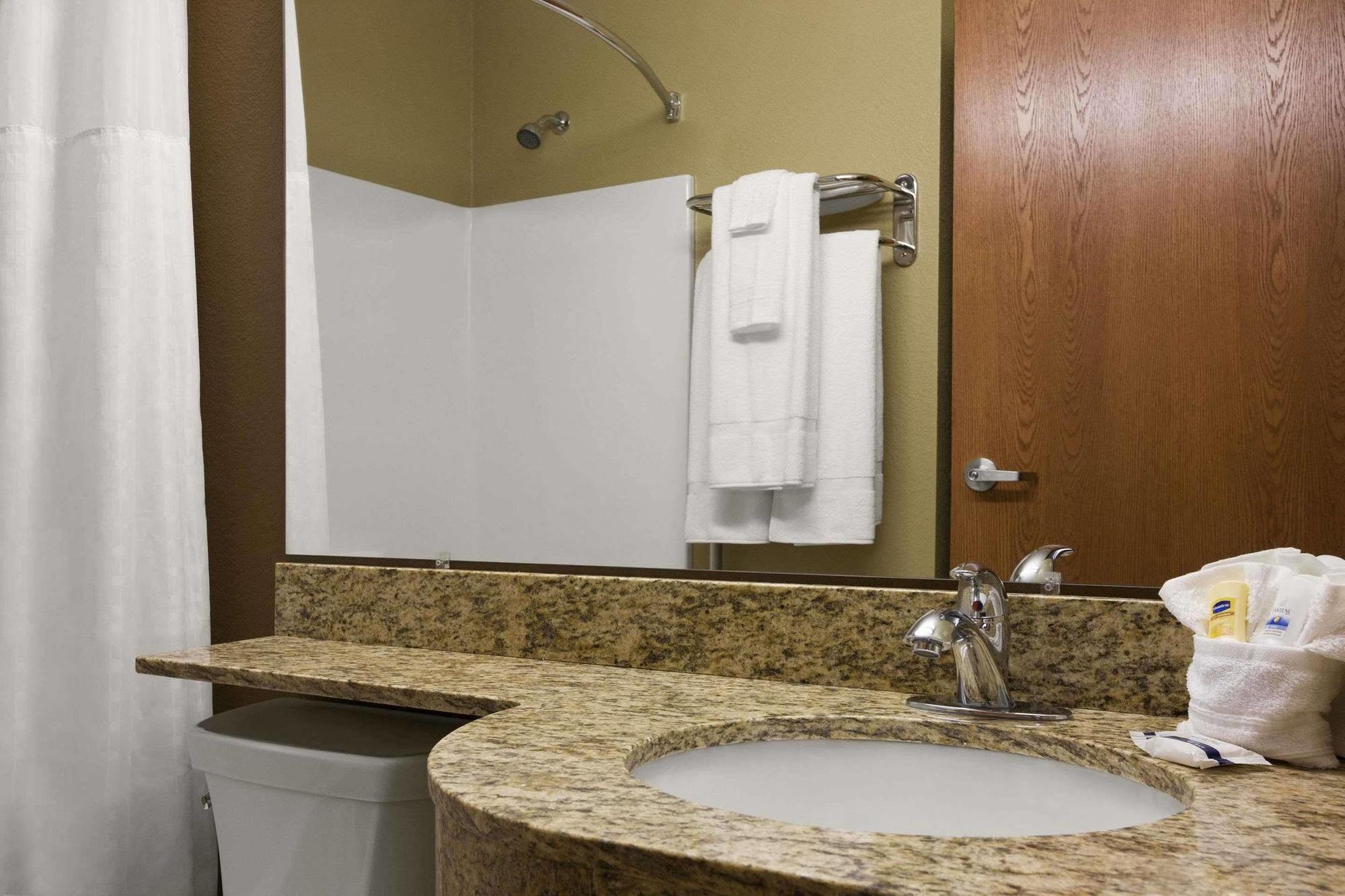 Microtel Inn & Suites Kenedy Экстерьер фото