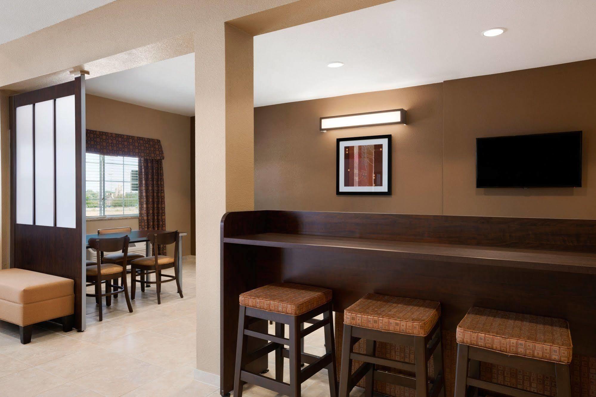 Microtel Inn & Suites Kenedy Экстерьер фото
