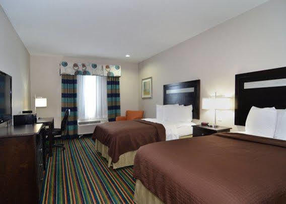 Microtel Inn & Suites Kenedy Экстерьер фото