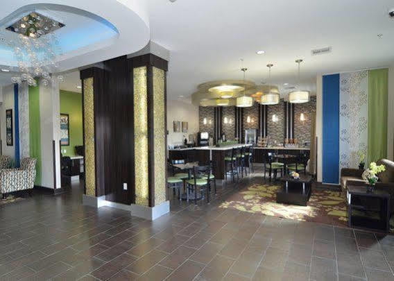 Microtel Inn & Suites Kenedy Экстерьер фото